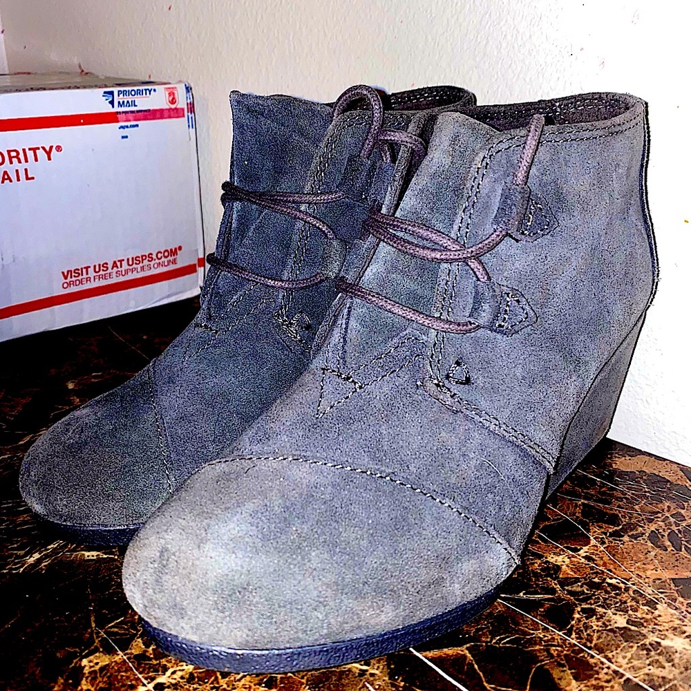 Toms Wedge ankle booties!